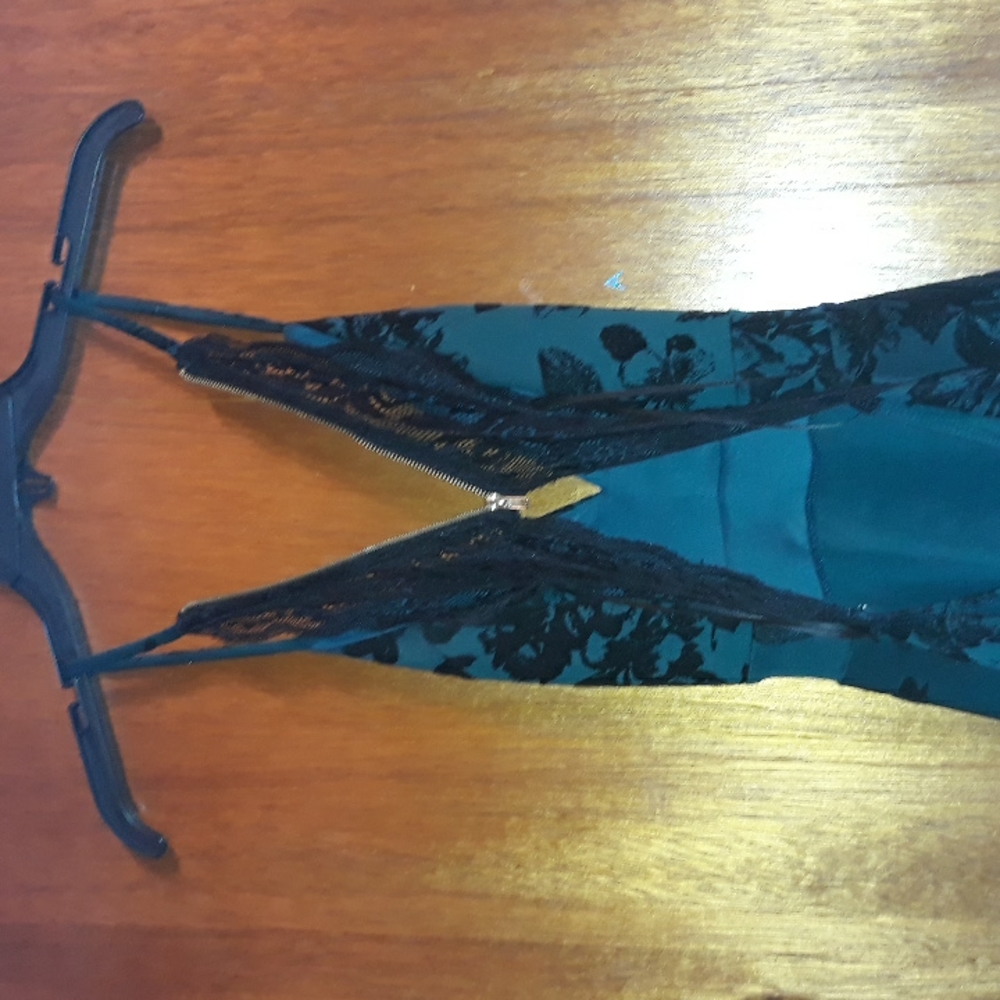 Windsor Dress - Picture 4 of 9